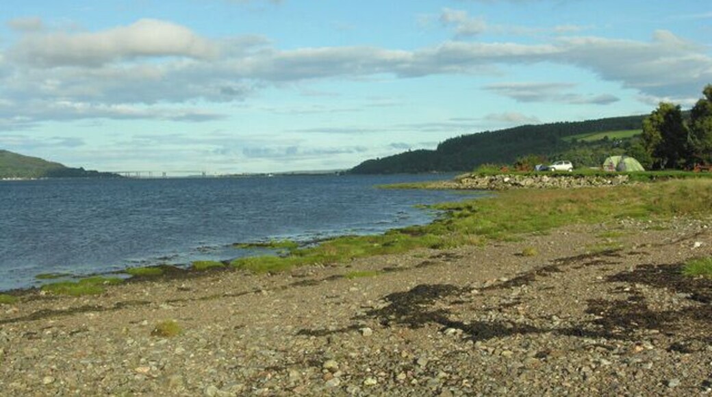 View looking East across the mouth of the Bunchrew Burn View looking East across the mouth of the Bunchrew Burn. There is an excellent caravan and camping site along the burns East bank. The beach is made from rounded gravel.