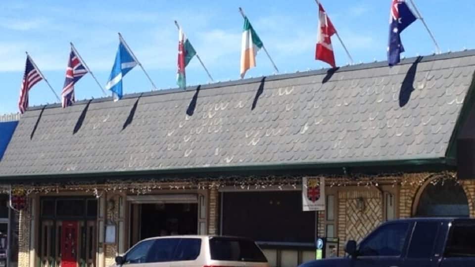 Great place to stop and have a meal and a drink. Old English ambiance. Two sides, a bar and a dining area. Diverse menu for most any taste.