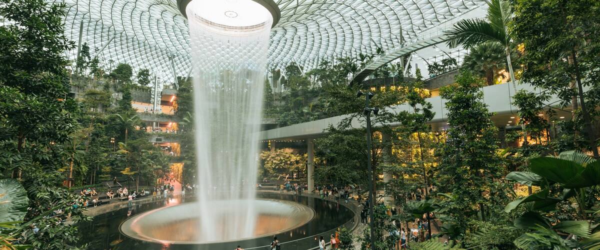 Singapore featuring interior views, a garden and a fountain