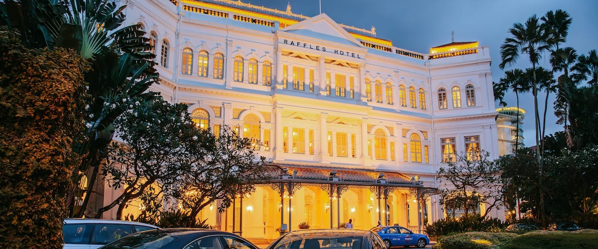 Singapore showing a hotel, heritage architecture and night scenes