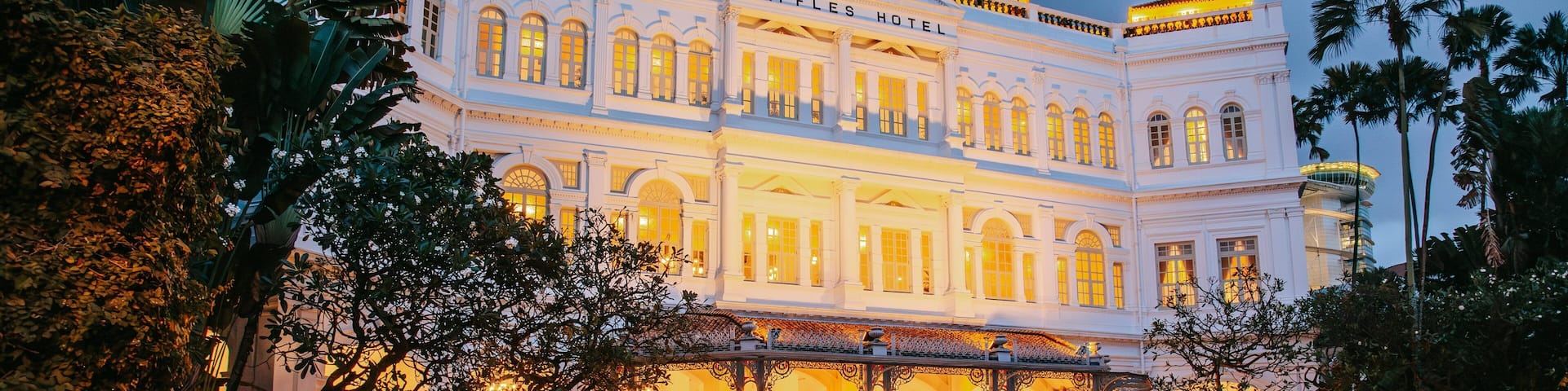 Singapore showing a hotel, heritage architecture and night scenes
