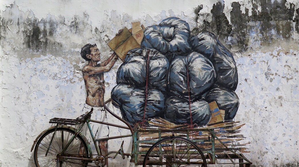 Penang and Malacca are the more famous old cities of Malaysia, and they both have their fair share of #streetart, but don't miss Ipoh Old Town as well.
#Troveontuesday