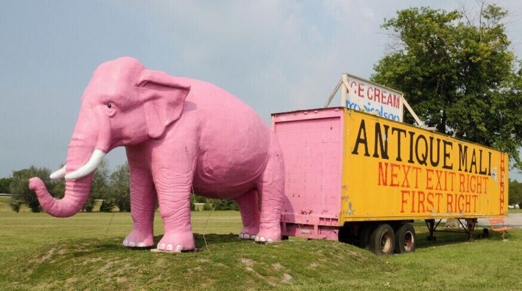 Mini Takes the States 2014 Road Rally St. Louis to Chicago Leg:
OMG.... This place is a roadside bonanza !
Flying saucer house, muffler man, giant pink elephant, twistee treat building and all that is just in yard... go inside for vintage cool stuff overload. Have some ice cream and browse.
#MTTS2014 #minitakesthestates #go11 #vintage