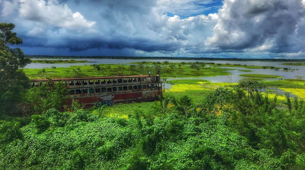 Welcome to (Amazon) jungle 🎶🐍🌴🎶
This week’s theme song brought to you by Deet®️
But really! We made it to Iquitos, the Peruvian town only accessible by plane or boat and gateway to the Amazon River and Rainforest. The market sells croc tails, magic potions and unidentifiable, headless mammals.
Things are weird but we’re kinda into it.
#peru #amazon #rainforest #iquitos #jungle #rivers