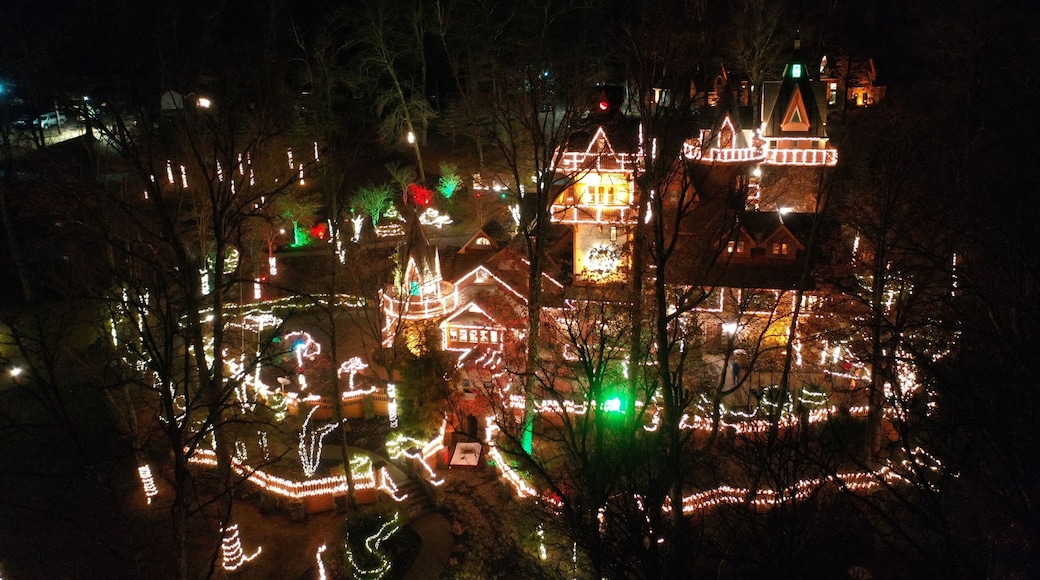 Landoll's Mohican Castle, Christmas lights.