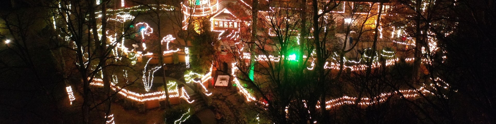 Landoll's Mohican Castle, Christmas lights.