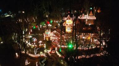 Landoll's Mohican Castle, Christmas lights.