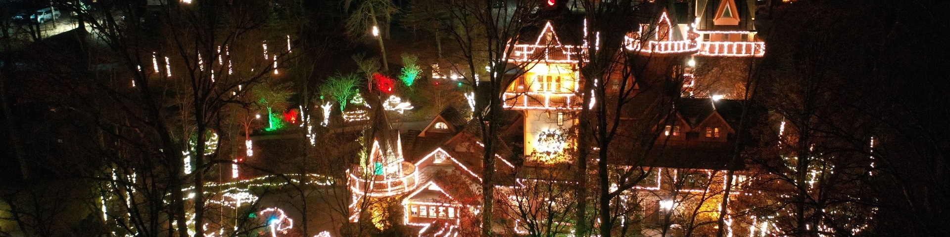 Landoll's Mohican Castle, Christmas lights.