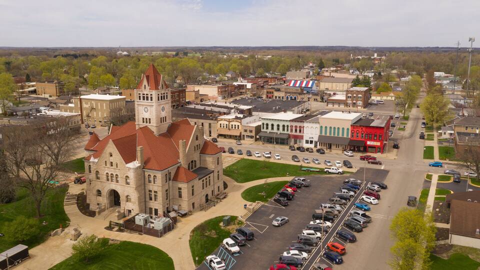 Sullivan Illinois Aerial Elevate Up Over Midwest USA