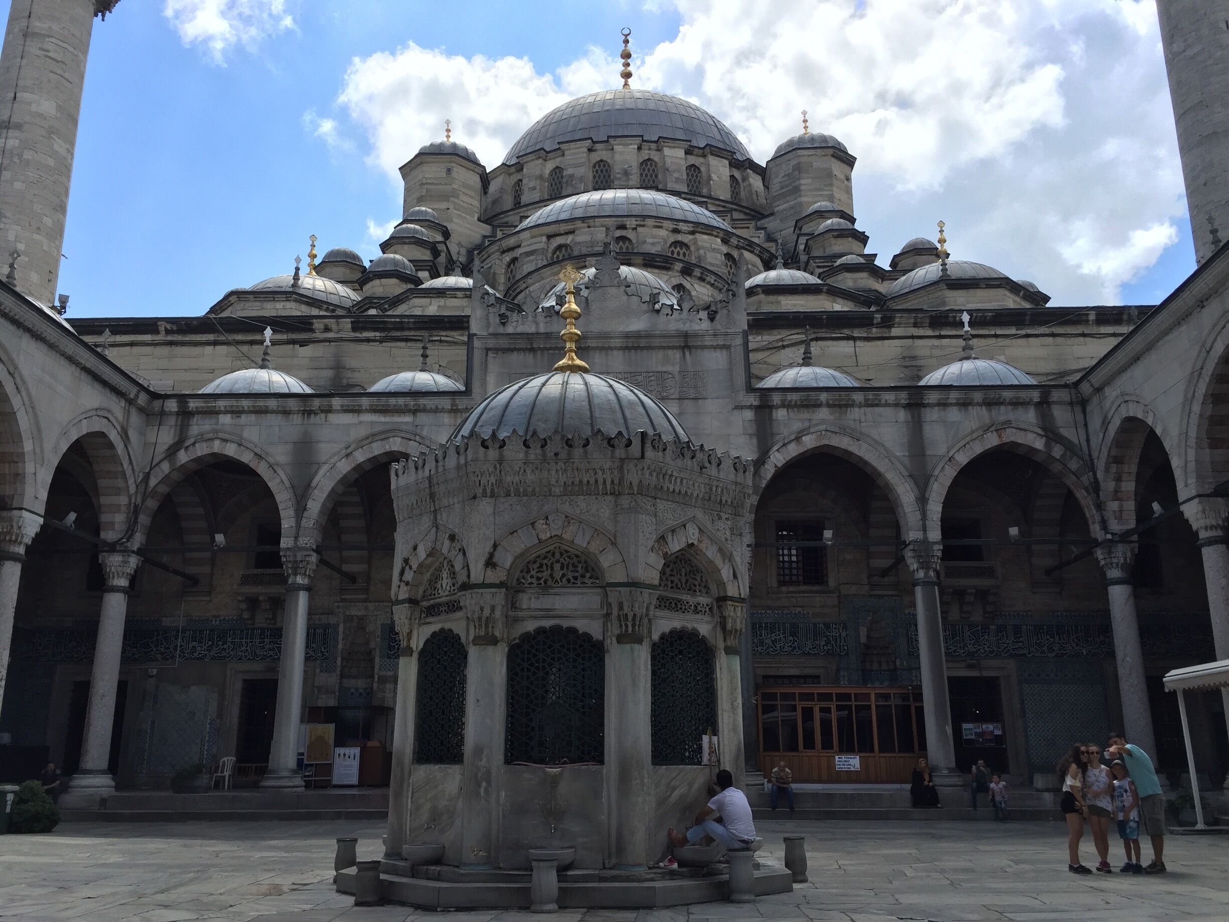 Just another magnificent mosque that I happened to come across in Istanbul. Right at the end of the spice bazar, you can’t miss it 