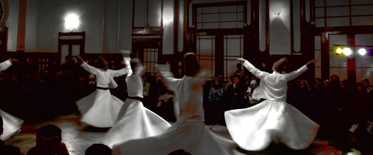 This Dance Theater is located at the center of Historical peninsula of Istanbul and was converted from a 550 years old historical turkish bath called Hocapaşa Hamamı in 2008. It was originally built by Hoca Sinan Paşa who was a teacher and later vizier to Fatih Sultan Mehmet during 1470’s. It was a double bath for both men and women. It was comperatively a big bath with high dome, made of cut stone and also corner walls were designed like a peacock tail. This building served as a Turkish bath till 1988. Location of the area is called Sirkeci which is next to Topkapı Palace Walls , Sirkeci Train Station formerly known also as Orient Express Train Station and Sultanahmet Area.
Hodjapasha Dance Theater has two sections. First is an exhibition and foyer area. The other section is performance area which has a circular glass dance floor and a musicians stage. Spectatator seats are located around circular dance floor and has a capacity of 220. Perfect lighting and beautiful decoration turnes this historical building to a very mystic and intim place.
