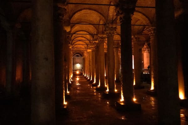 Magical and magnificent building that lies beneath the city is Istanbul. Yerebatan Sarayi, or âthe Sunken Palaceâ in Turkish.
#Turkey #Constantinople #Istanbul #Neverstopexploring #Waterandfire #Architecture