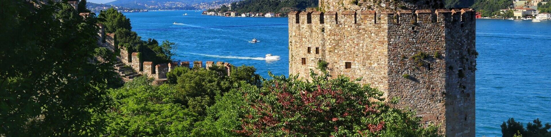 There is so many things to see in Istanbul and these two amazing architecture gives you a chance to enjoy old and modern combination.
#LifeAtExpedia
#ManMade
#Istanbul
#Bosphorus
#Travel
#History
#Castle
#Blue