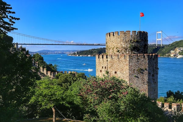 There is so many things to see in Istanbul and these two amazing architecture gives you a chance to enjoy old and modern combination.
#LifeAtExpedia
#ManMade
#Istanbul
#Bosphorus
#Travel
#History
#Castle
#Blue