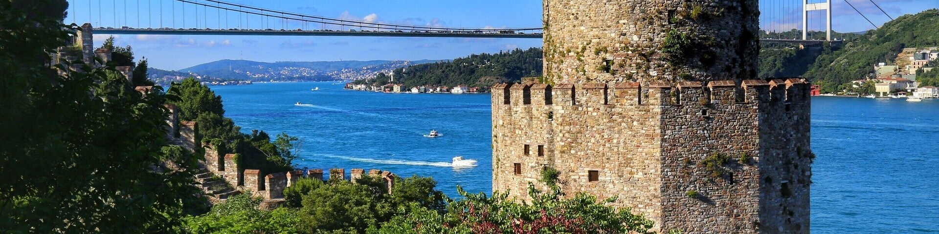 There is so many things to see in Istanbul and these two amazing architecture gives you a chance to enjoy old and modern combination.
#LifeAtExpedia
#ManMade
#Istanbul
#Bosphorus
#Travel
#History
#Castle
#Blue