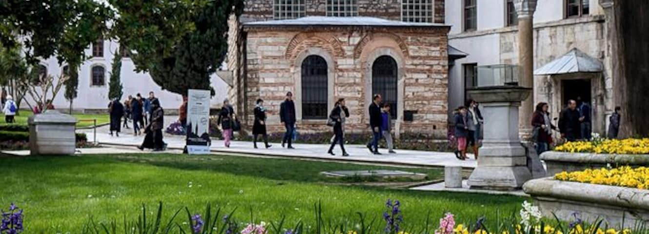 The Topkapı Palace, located in the beautiful city of Istanbul in Turkey, was built by Sultan Mehmet II (The Conqueror) soon after the conquest of Constantinople in 1453. The palace was the residence of the Ottoman Sultans for more than three centuries. Currently the palace is divided into several exhibition halls with gold objects, ceramics, miniatures, clothing and relics to the Muslims. The Topkapı Palace is among the monuments contained within the "Historic Areas of Istanbul", which became a UNESCO World Heritage Site in 1985. http://bit.ly/1UViFK8