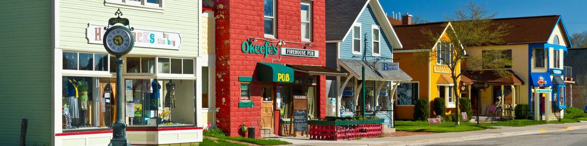 The main street of Suttons Bay on the Leelanau Peninsula near Traverse City, Michigan, USA.