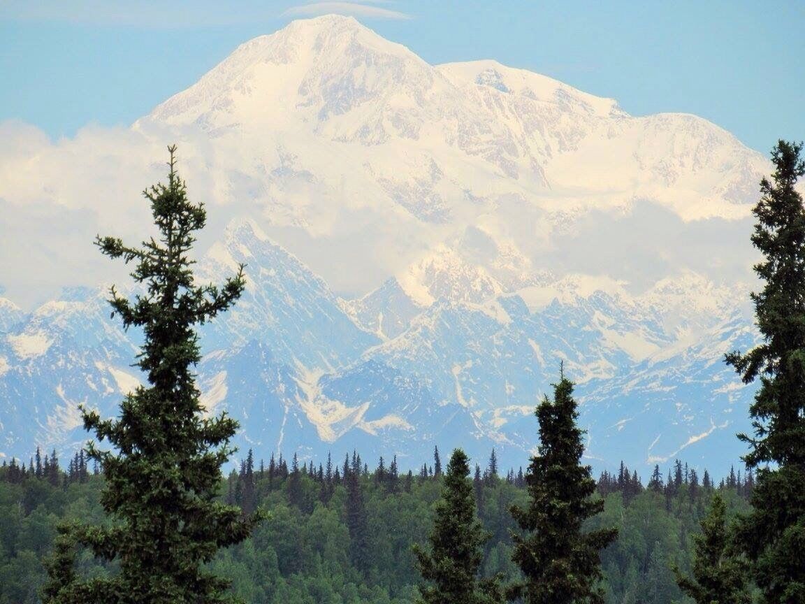 Days clear enough to see the top of Denali (the highest peak in North America) are few & far between. We were lucky to have a day so clear we could see it from our upper deck in Talkeetna.
#lifeatexpedia
