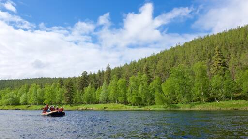 Ivalo fasiliteter samt elv eller bekk, rafting og rolig landskap