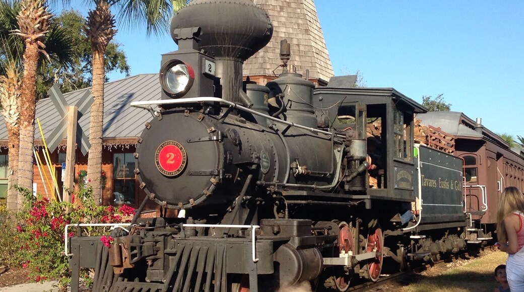 Found this park by accident. On a HUGE lake outside of Mount Dora. Has a real train people can ride for a price. During the holidays people take a ride on the train and Santa makes an appearance! Very cool for kids of all ages, even adults. Park has water park in summer, playground open year round and much much more!