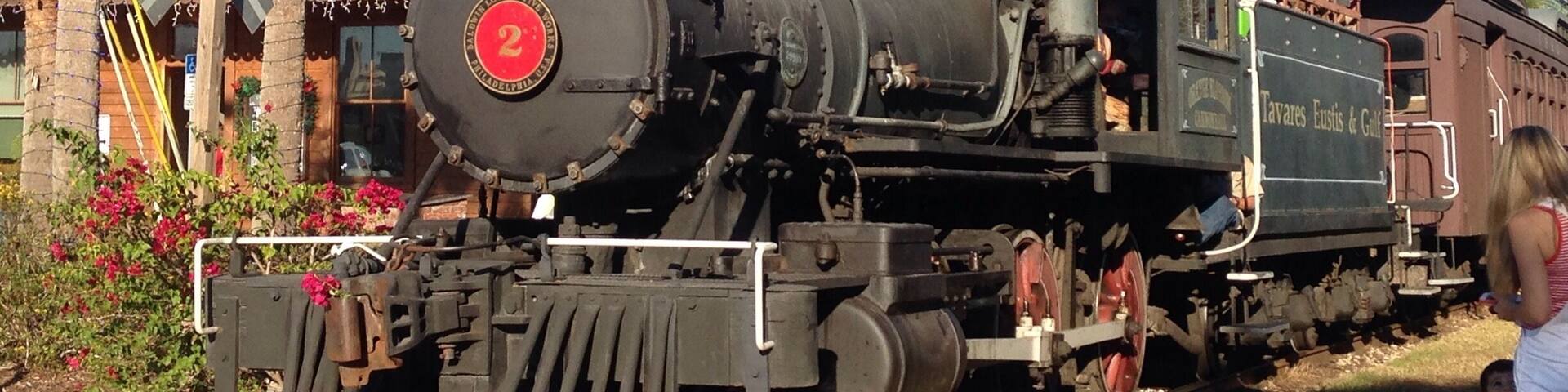 Found this park by accident. On a HUGE lake outside of Mount Dora. Has a real train people can ride for a price. During the holidays people take a ride on the train and Santa makes an appearance! Very cool for kids of all ages, even adults. Park has water park in summer, playground open year round and much much more!