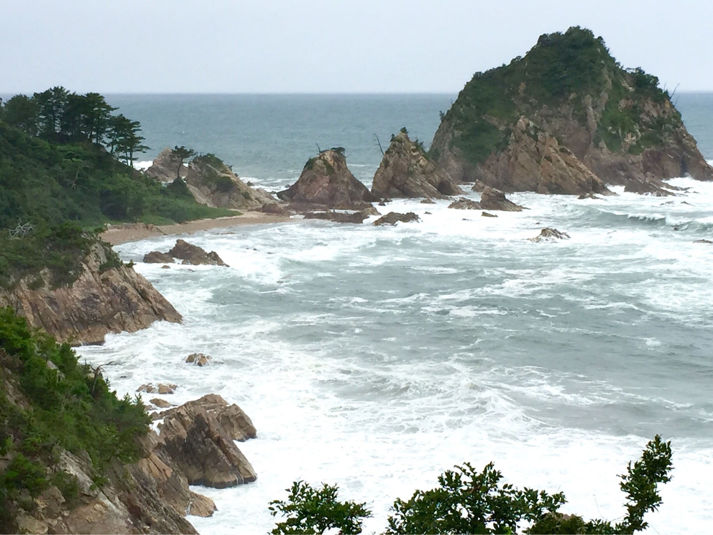 Another scenic part of the coast which is a about 20-30 mins away from the Tottori station. I toured around this area and went for a v short hike before proceeding to the Tottori Sand Dunes. It was a little cloudy that day so the photos didn't turn out as well as I had hoped!