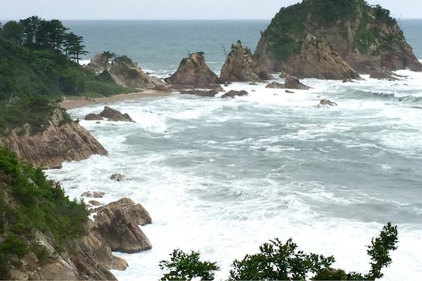 Another scenic part of the coast which is a about 20-30 mins away from the Tottori station. I toured around this area and went for a v short hike before proceeding to the Tottori Sand Dunes. It was a little cloudy that day so the photos didn't turn out as well as I had hoped!