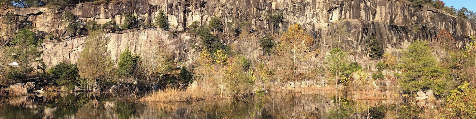 This place is amazing! Many different hiking trails. Some easy. Some a bit tougher. The “vertical mile challenge trail” is tough for those of us who are out of shape! BRING WATER!!!! Amazing views, chances to spot wildlife, rock climbing (with a permit) and a cute little playground area for the kids. With a reservation you can also camp here too! Check it out if you’re in the area. You will not be disappointed.