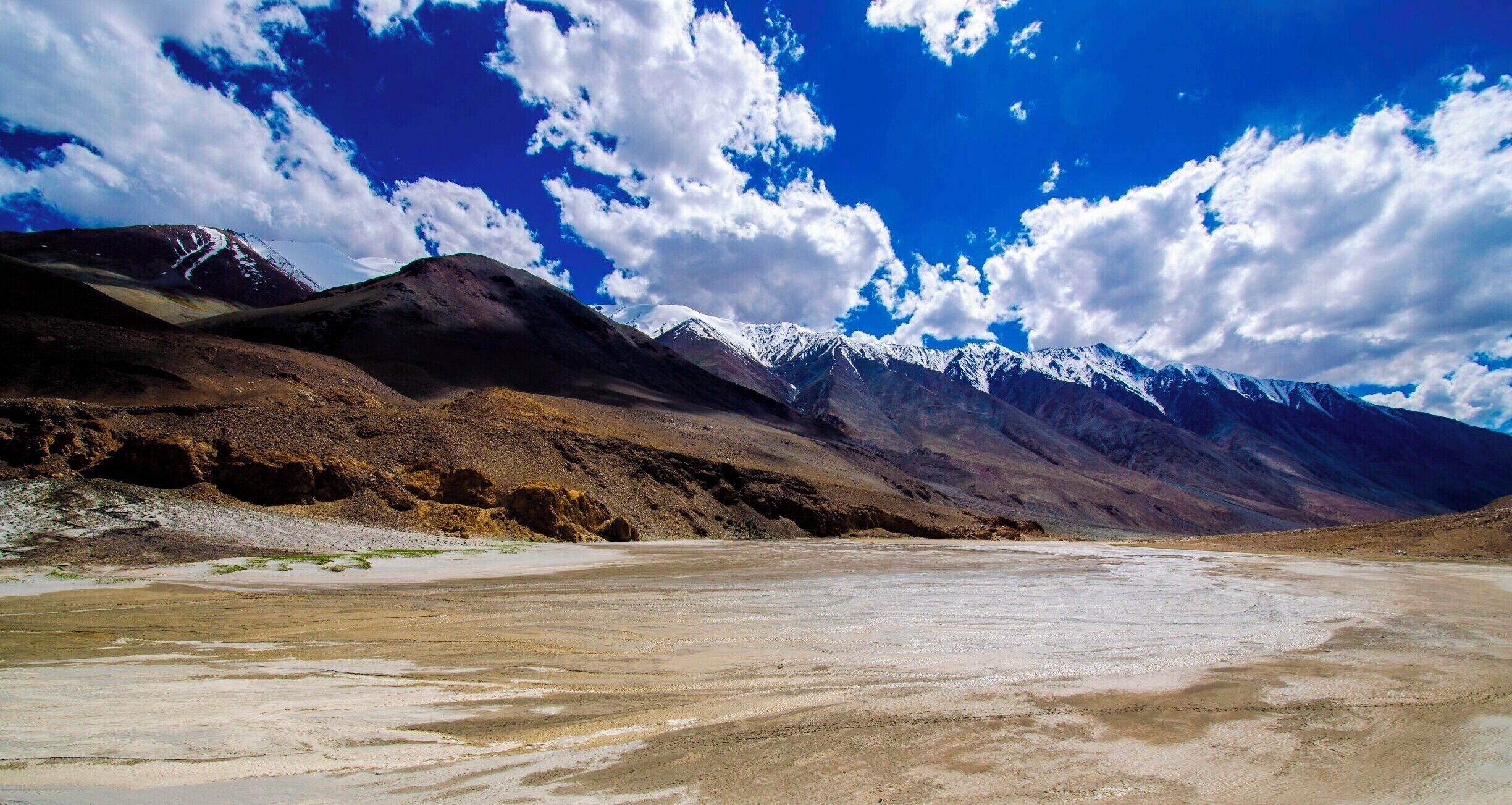 On the way to Pangong Lake, the little village of Tangtse in summer makes up such a beautiful landscape with the dried up lakes, snow peak mountains and blue sky.

#LifeAtExpedia #Mountains