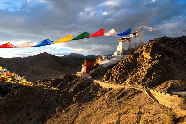 Golden evening hours at a hill which offers this great view onto the palace of Leh. There are Tibetan flags flattering in the wind.
#GoldenHour Photography
#golden
#leh #ladakh