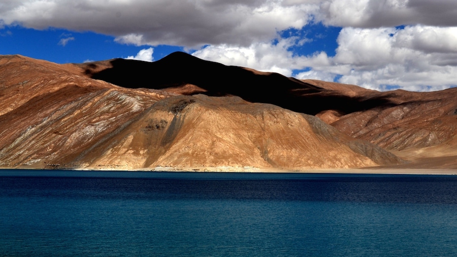 Leh showing mountains and a lake or waterhole