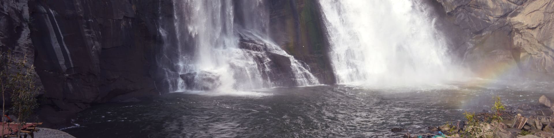 beautiful huge Hundru waterfall of Ranchi ,india
