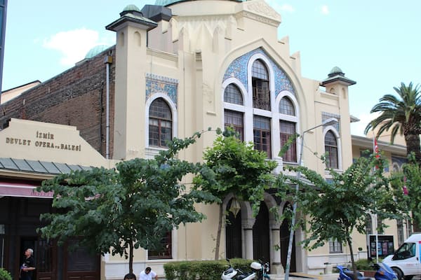 Konak, İzmir, Turkey
#StunningStructures #konak #izmir #turkey #nofilter #travel #holiday #histori #travel #photo #photoofday