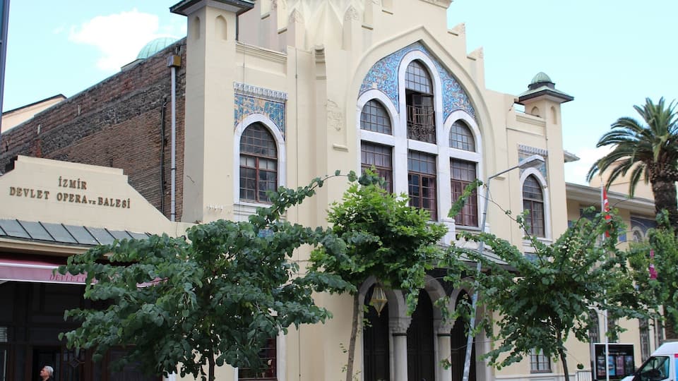 Konak, İzmir, Turkey
#StunningStructures #konak #izmir #turkey #nofilter #travel #holiday #histori #travel #photo #photoofday