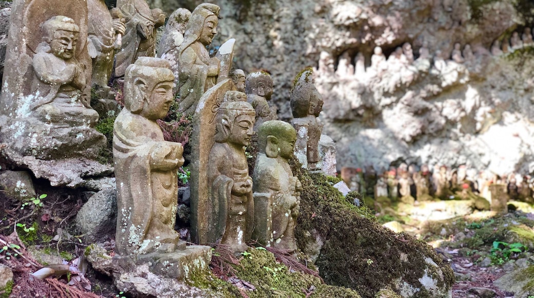 Lots of statues here