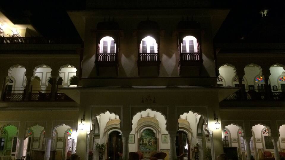 Lovely place to stay and good food and near to the tourist visit places....