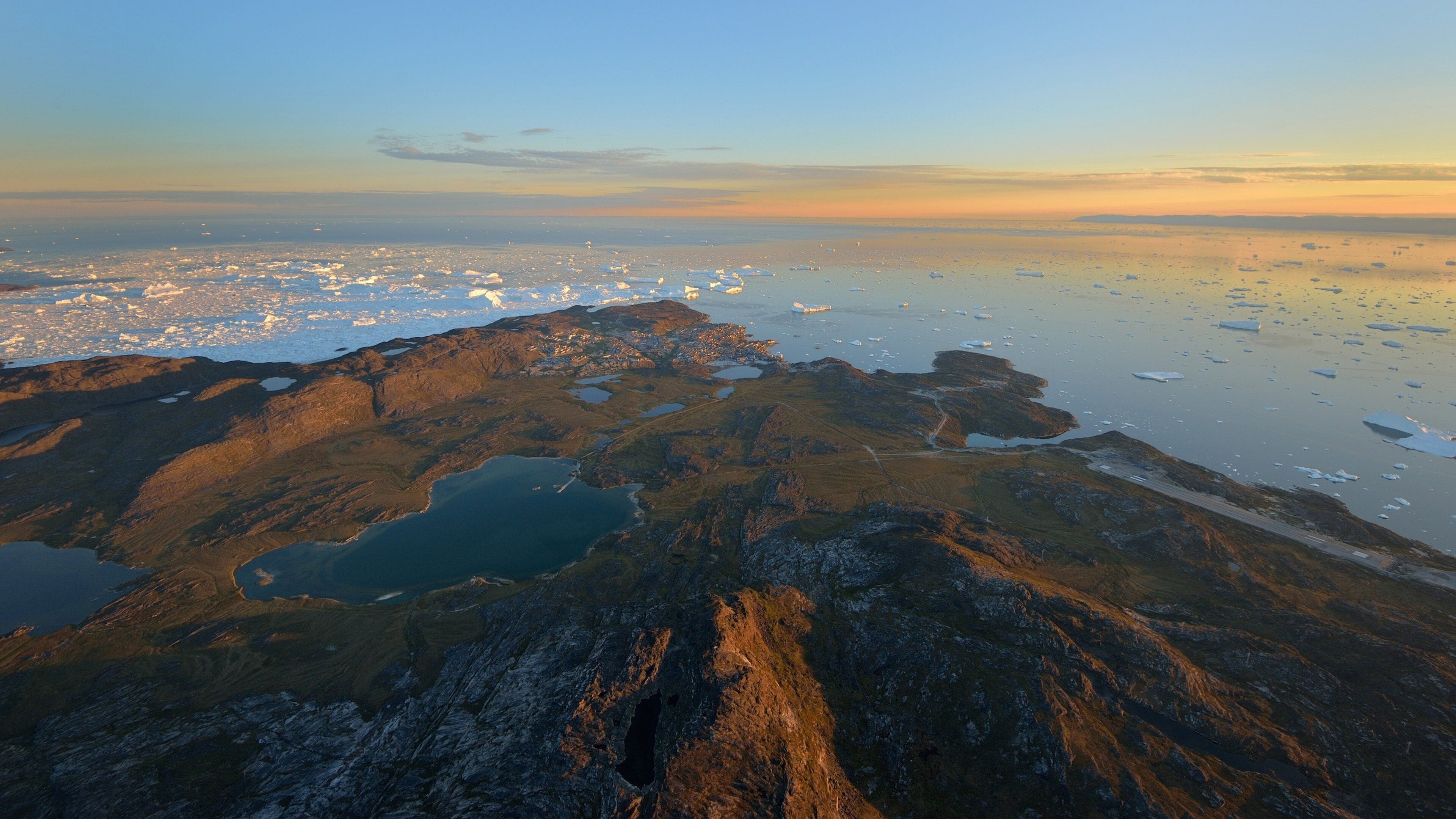 Ilulissat which includes general coastal views, landscape views and mountains