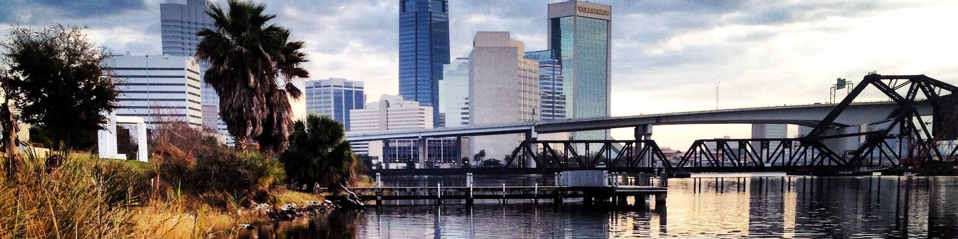 Downtown riverwalk. Perfect stretch of land to get away from the noises of the city. #florida #jacksonville #colorful