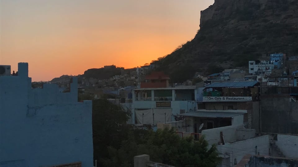 Beautiful sunset need cloudy skies..