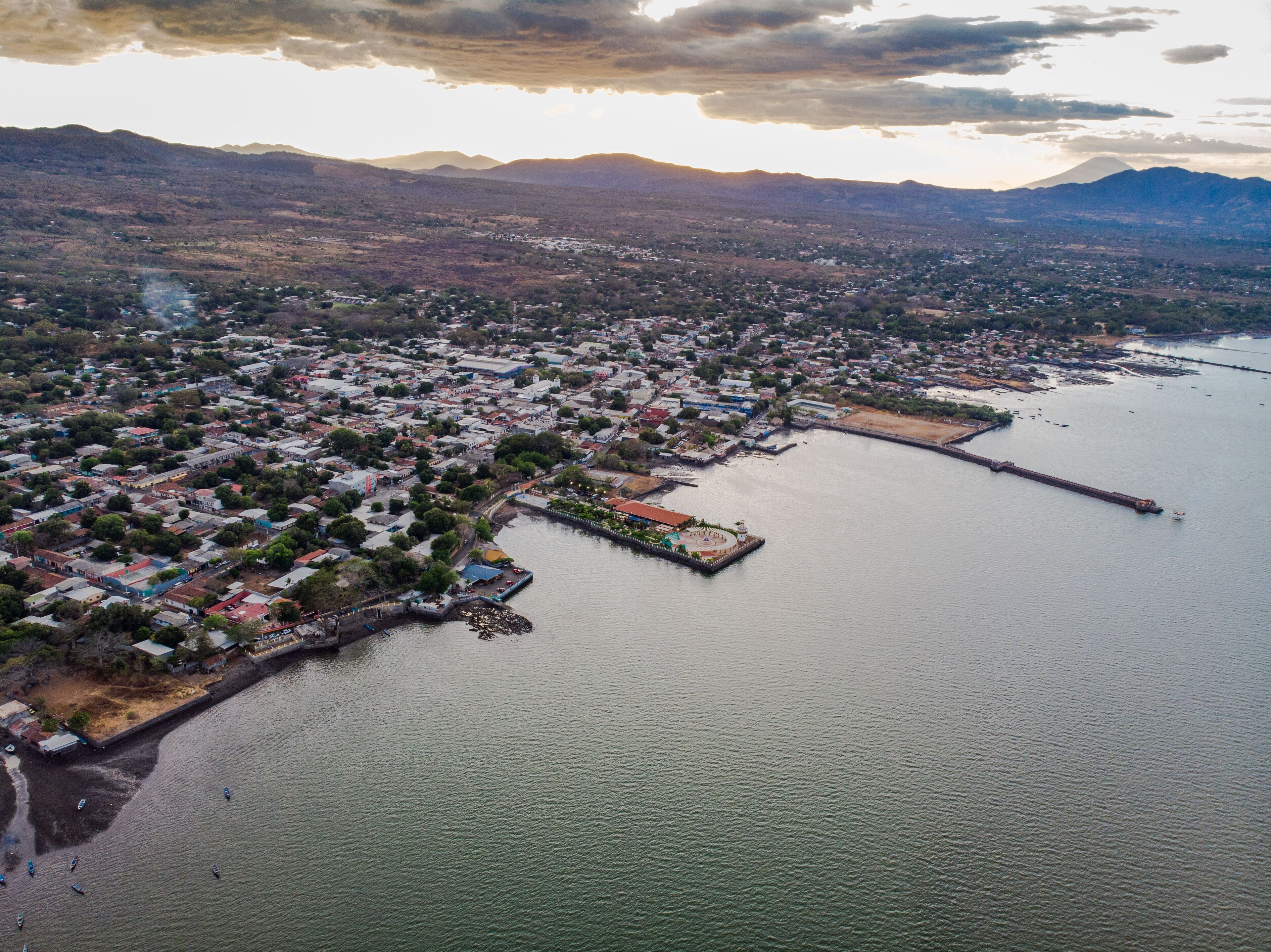 Aerial view of the union pier in El Salvador, with some boats at the edge of the pier, on a cloudy day where a large part of the sea can be seen and at the same time land.