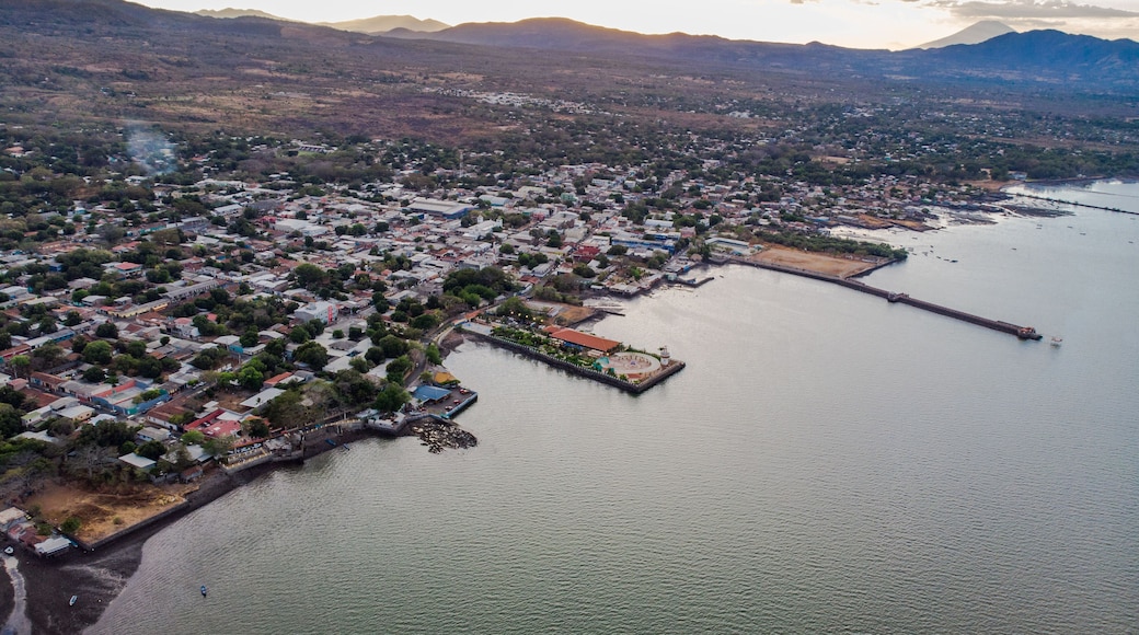 Aerial view of the union pier in El Salvador, with some boats at the edge of the pier, on a cloudy day where a large part of the sea can be seen and at the same time land.