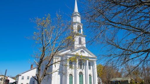 Unitarian Congregational of Mendon and Uxbridge Church at 13 Maple Street in historic town center of Mendon, Massachusetts MA, USA.