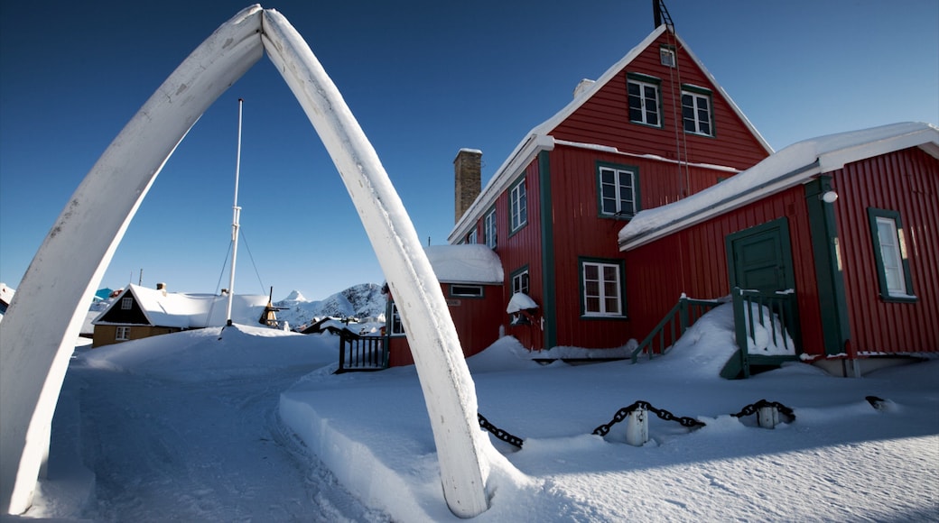 Sisimiut showing snow and a house