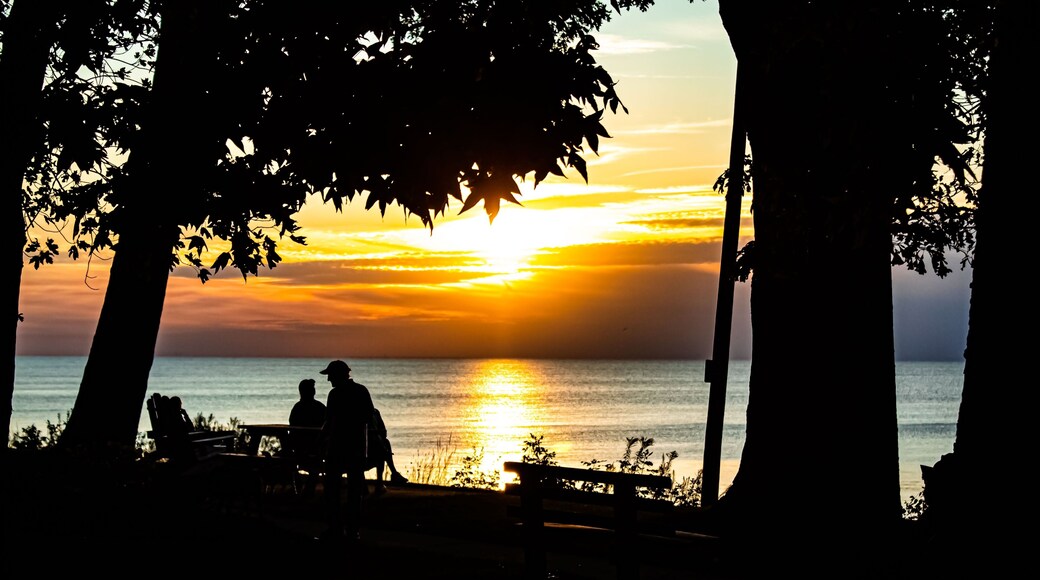 Scenic view of a vibrant sunset over Lake Erie in Ohio in the evening