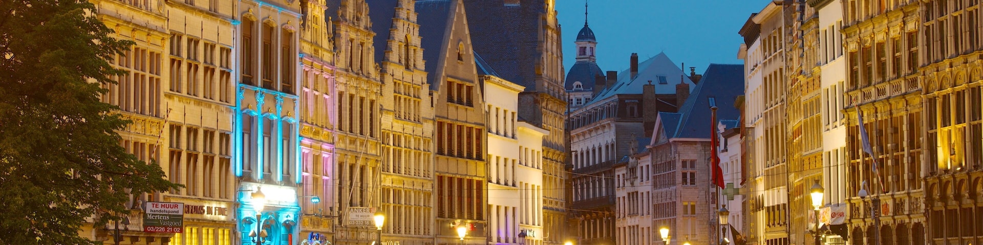 比利時 呈现出 夜景 和 廣場