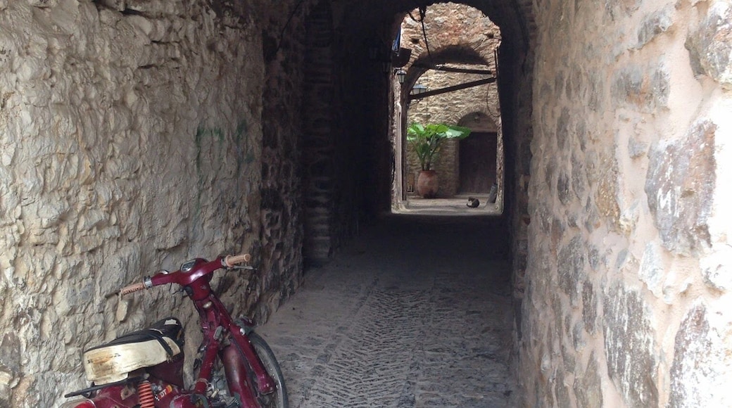 OLD MOTOBIKE IN MESTA