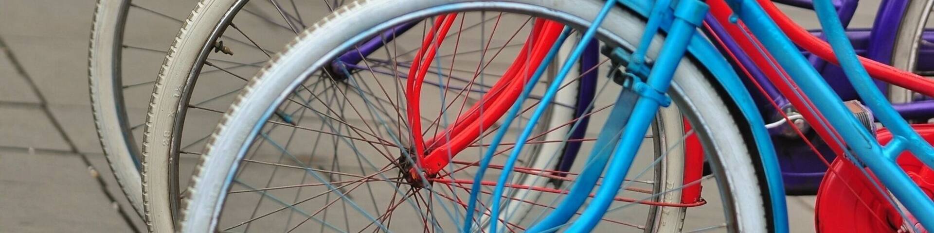 The Onthel Bike Rental around the Fatahillah Meseum at "Kota Tua Jakarta" (Old Batavia). This Onthel Bike usually used for old-style photo around the old-style surrounding there
Onthel Bicycle or also known as camel bicycle or pit bike pancal is standard with 28-inch tire size used by the urban society until the 1970s.
Onthel Bike refers to the Dutch design is characterized by an upright sitting position and onthel bike has reputation as strong and high quality bike.
Characteristic of onthel bike is the house closed chain, fix gear and there is usually a dynamo on the front wheel to turn on the lights. The bike is also equipped with drum brakes for braking.