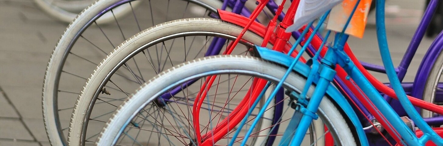 The Onthel Bike Rental around the Fatahillah Meseum at "Kota Tua Jakarta" (Old Batavia). This Onthel Bike usually used for old-style photo around the old-style surrounding there
Onthel Bicycle or also known as camel bicycle or pit bike pancal is standard with 28-inch tire size used by the urban society until the 1970s.
Onthel Bike refers to the Dutch design is characterized by an upright sitting position and onthel bike has reputation as strong and high quality bike.
Characteristic of onthel bike is the house closed chain, fix gear and there is usually a dynamo on the front wheel to turn on the lights. The bike is also equipped with drum brakes for braking.