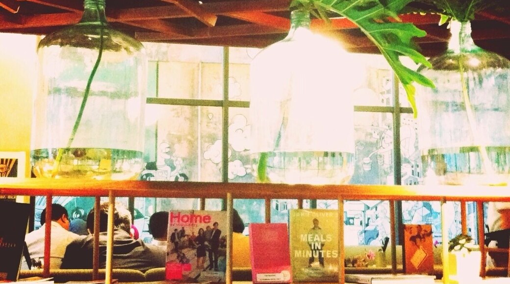 Books, jars and woods everywhere. Such warmth!