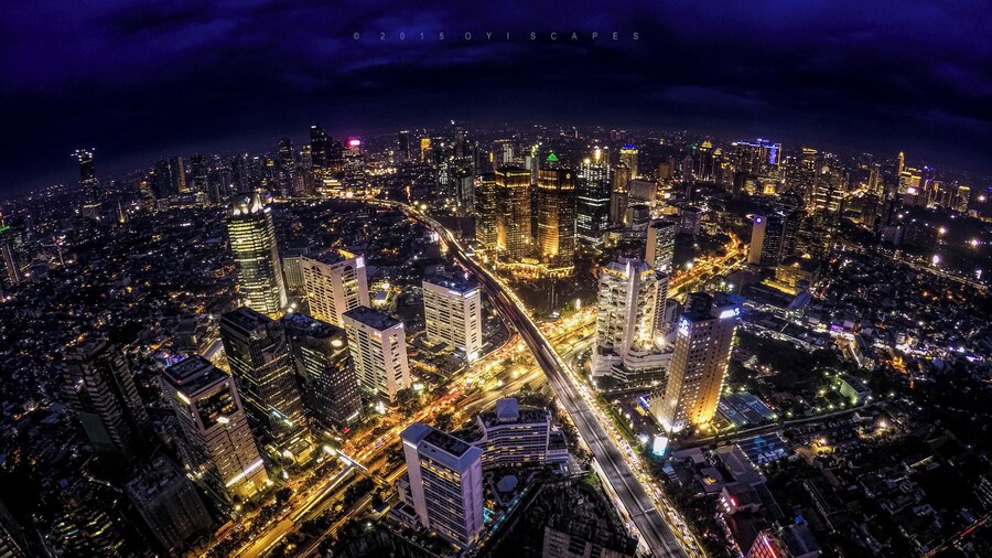 Here is the breath-taking view from the new second tallest building in #Jakarta which was just opened, Sahid Sudirman Centre. From its roof top you will see the new famous 'X of Jakarta', a crossing elevated road that makes a letter 'X'.
Sahid Sudirman Center has 59 storeys with 258 meters height or it is just 4 metres away from Wisma 46 which has been the tallest building in Indonesia with its 261.9 metres.
#skylines
#nightshot
#gopro